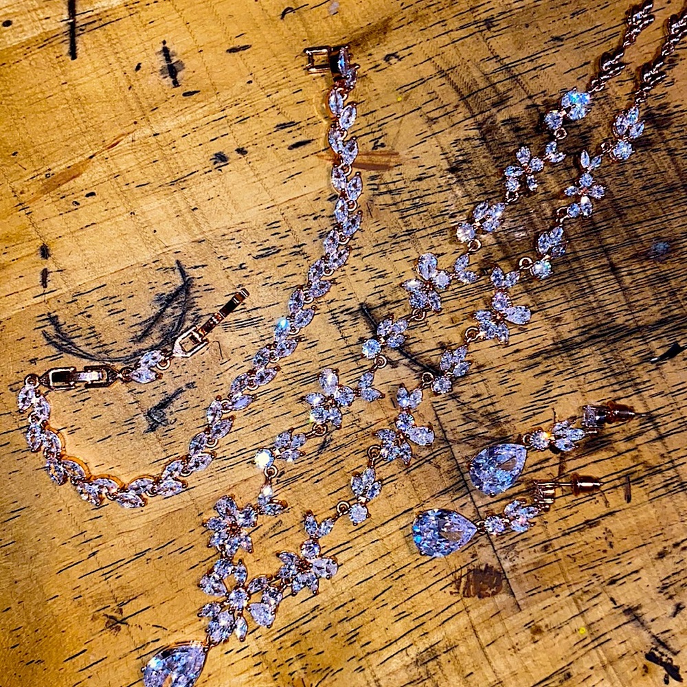 Beautiful rose gold jewelry set ✨